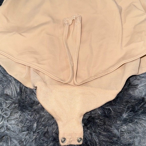 WOLFORD Mat De Luxe Forming Shapewear String Bodysuit in Powder (MEDIUM D) - Picture 3 of 9